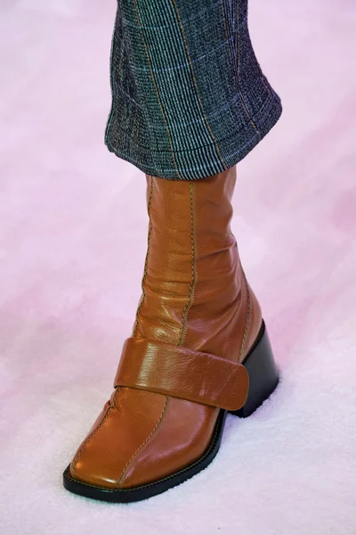 Look 10